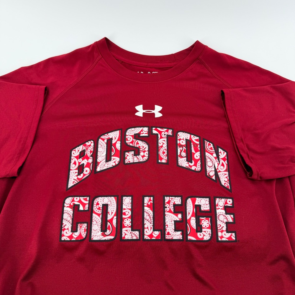Under Armour Boston College Paisley Graphic HeatGear Shirt Mens Medium Maroon